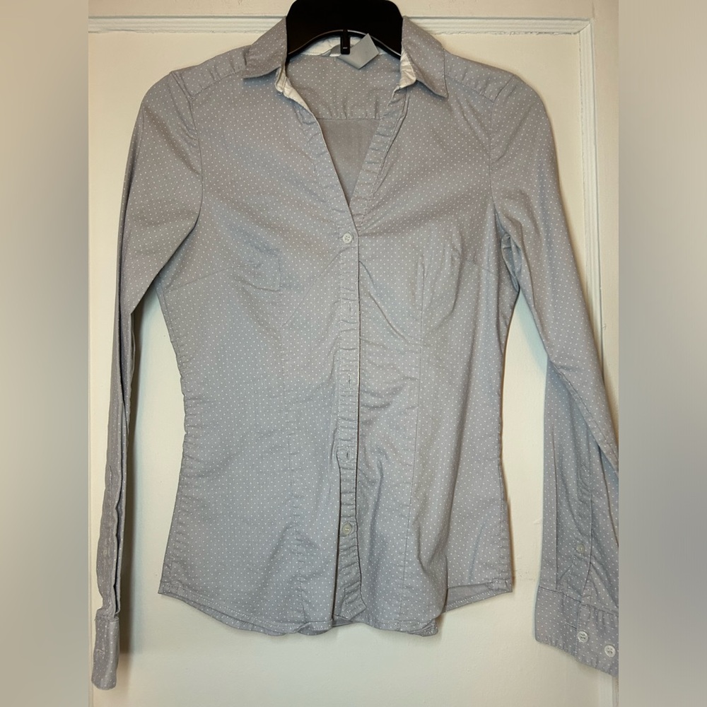 Womens H&M Button Down Collared Gray And White Polka Dot Shirt Size 4